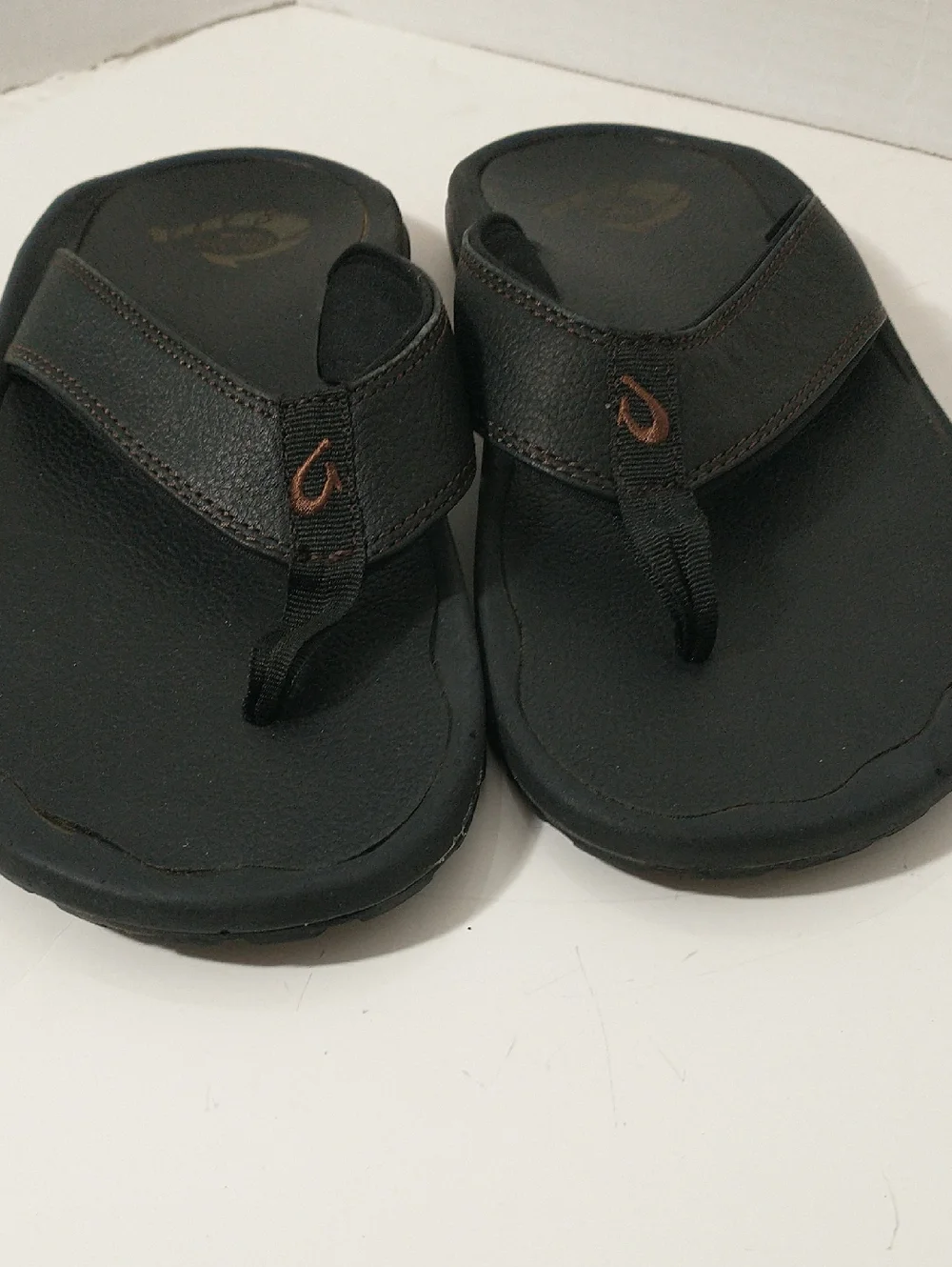 LIKE‎ NEW OluKai Leather Ohana Men's Flip Flop, Size 7, Black, Beach, Vacation